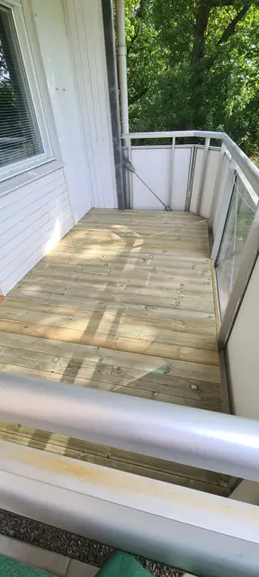 Höjt balkonggolv med nytt räcke