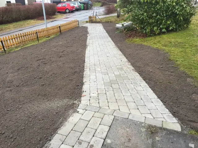 Ny gångväg med marksten