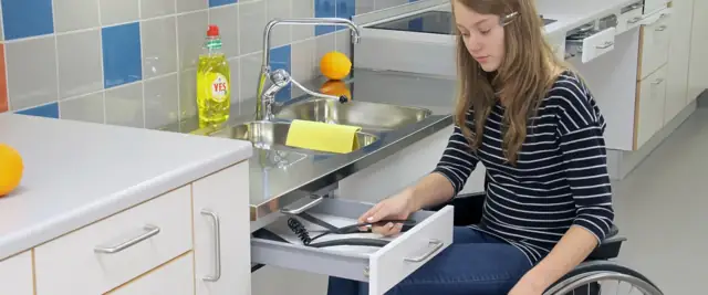 Höj- och sänkbar diskbänk