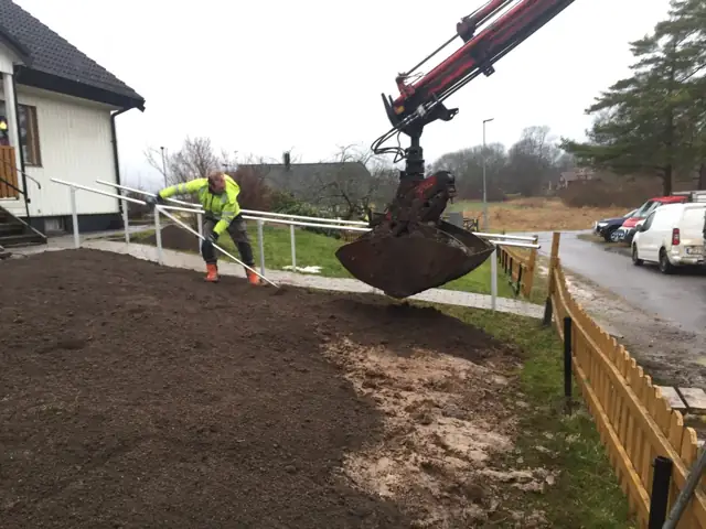 Markarbete inför plattläggning